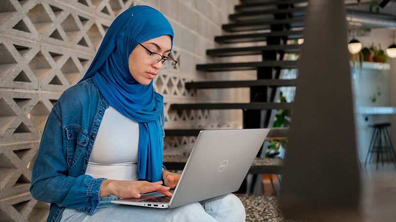 student-on-laptop